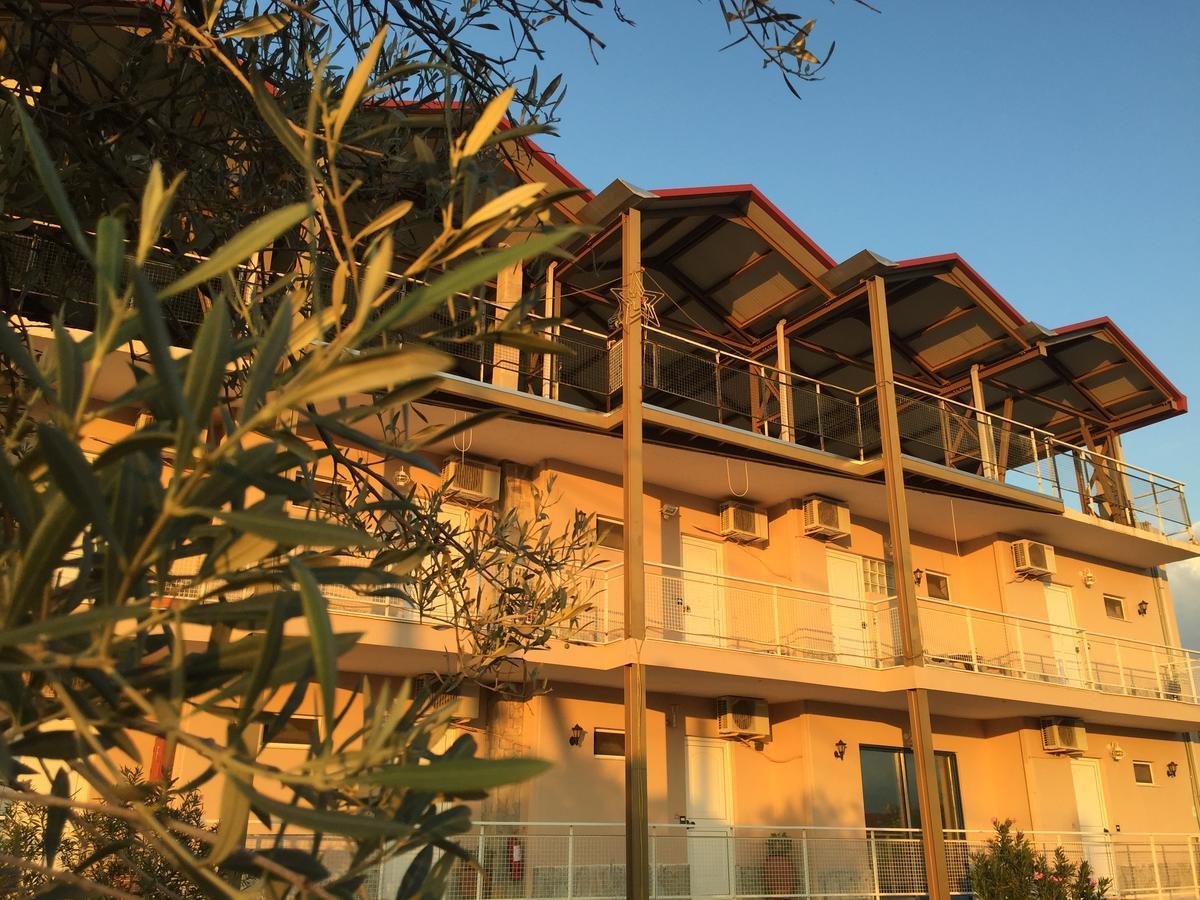 Bay Holiday Hotel & Spa Karavómilos Exterior foto
